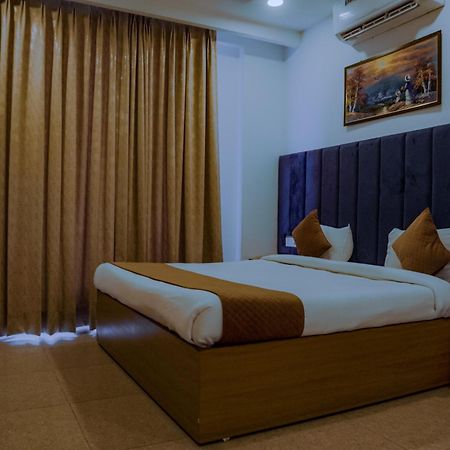 Hotel Lake View Chandīgarh Buitenkant foto