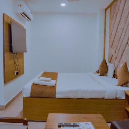Hotel Lake View Chandīgarh Buitenkant foto