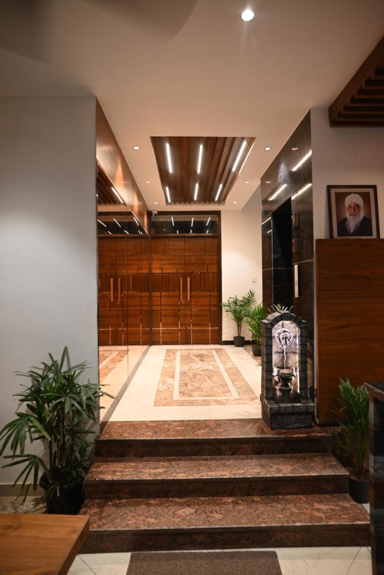 Hotel Lake View Chandīgarh Buitenkant foto