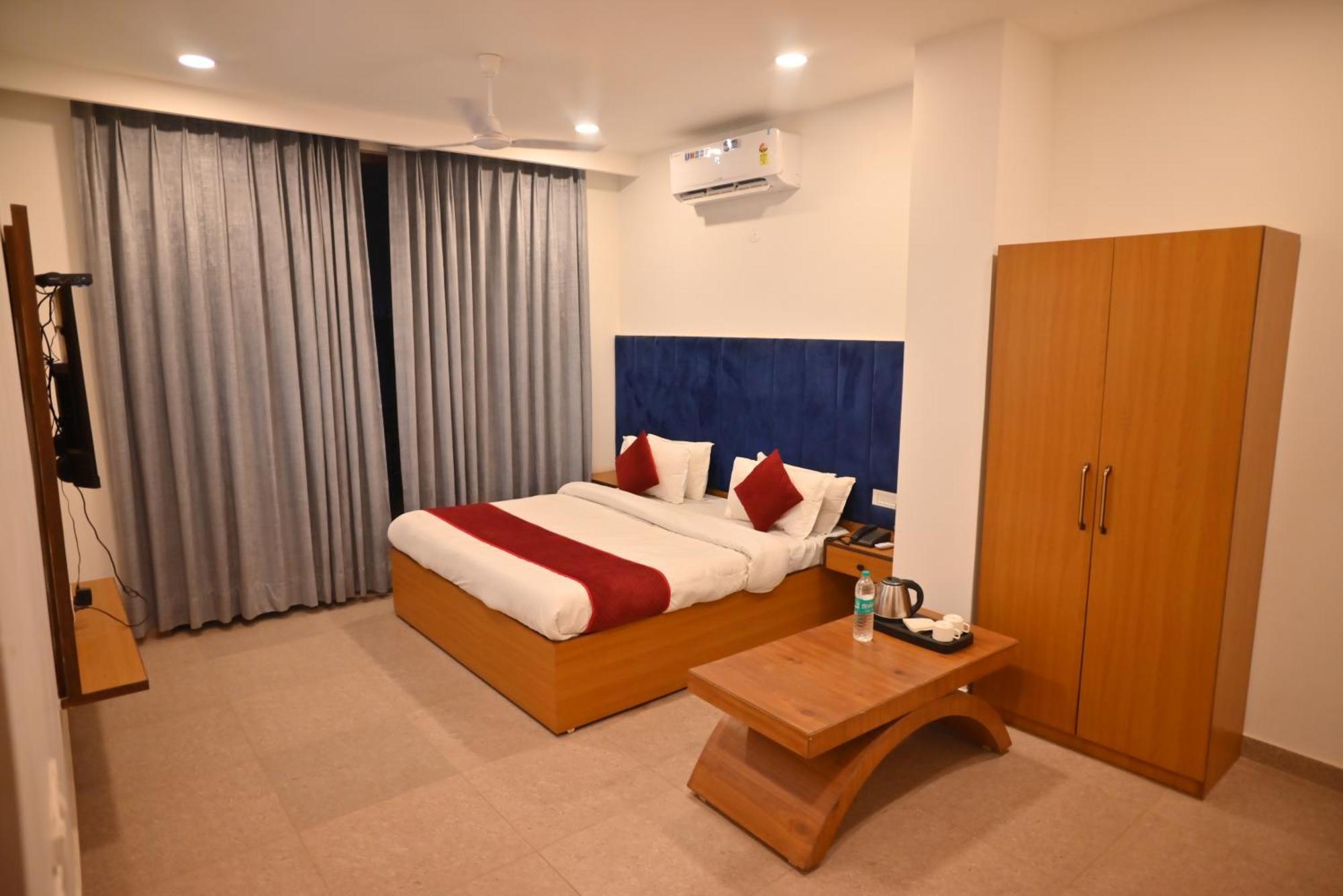 Hotel Lake View Chandīgarh Buitenkant foto
