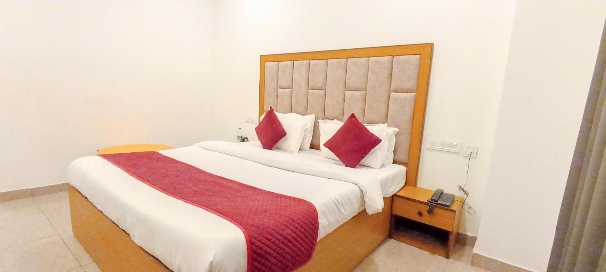 Hotel Lake View Chandīgarh Buitenkant foto