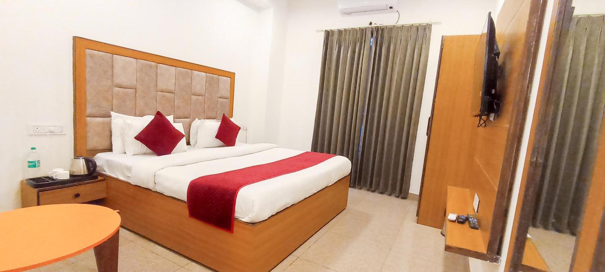 Hotel Lake View Chandīgarh Buitenkant foto