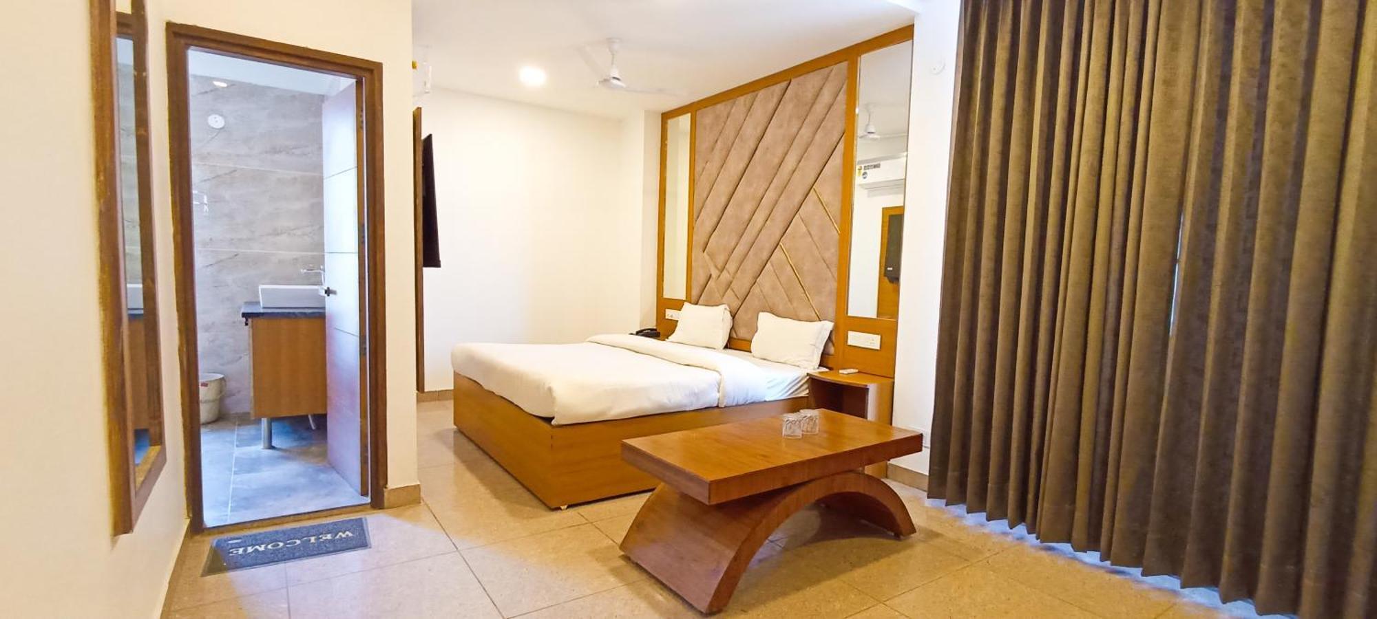 Hotel Lake View Chandīgarh Buitenkant foto