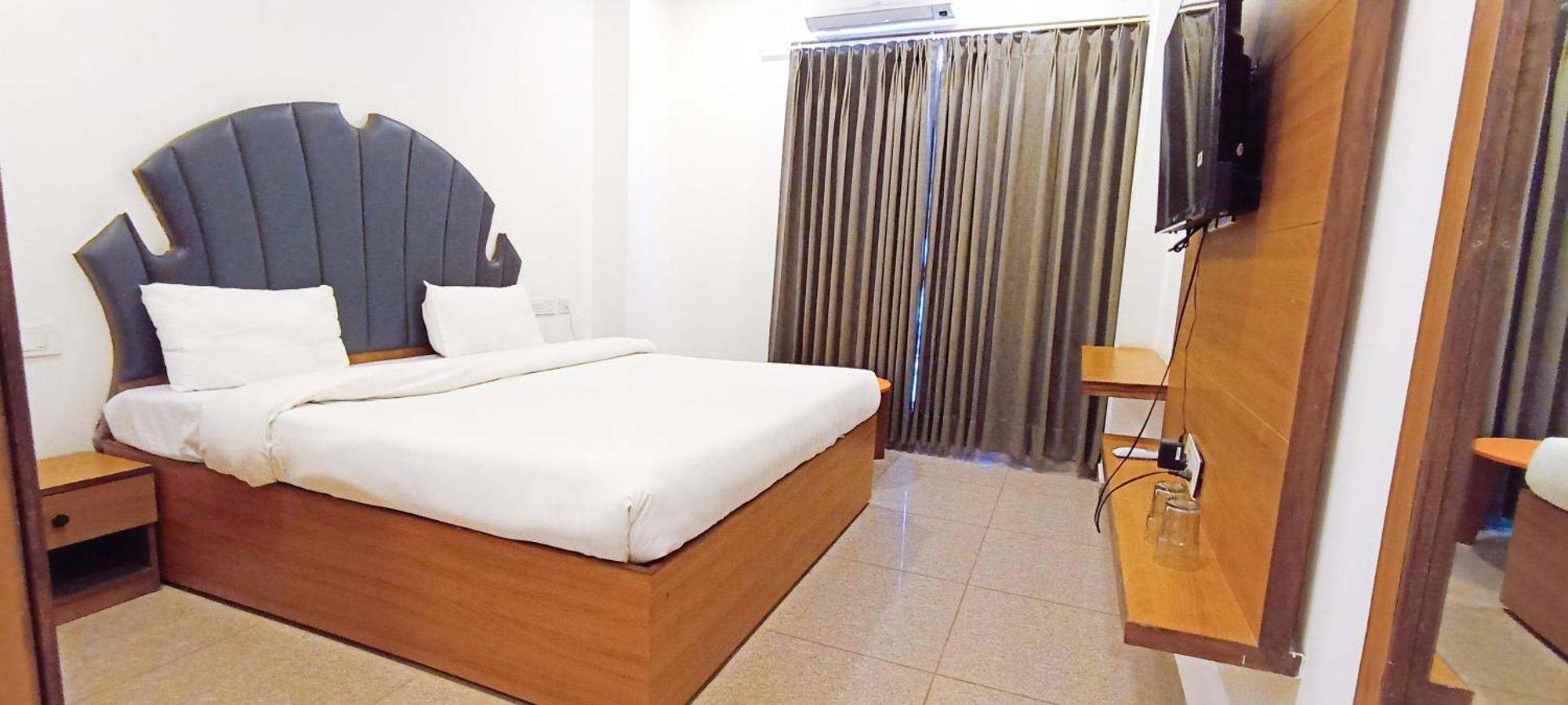Hotel Lake View Chandīgarh Buitenkant foto