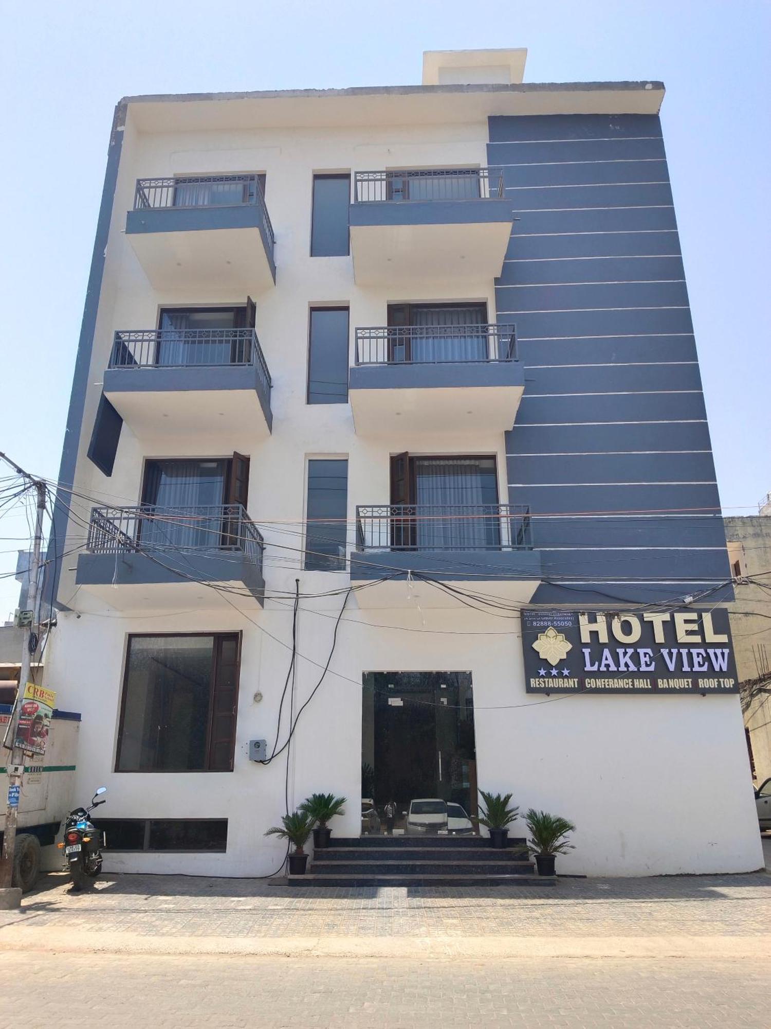 Hotel Lake View Chandīgarh Buitenkant foto